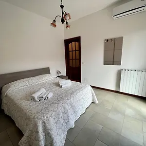 https://casa-le-roncole.hotelitalianriviera.com